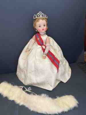 Exquisite MINT In Original Box Madame Alexander Elise Queen Elizabeth 11 #1780