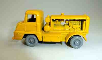 Matchbox No. 28B Compressor Truck yellow body rare GREY plastic wheels m/b