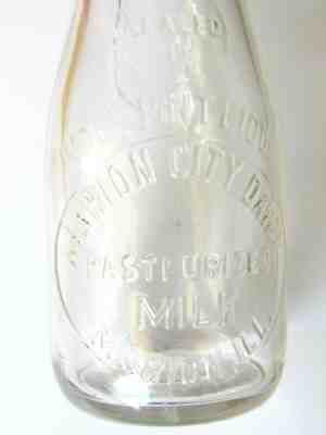 VINTAGE MARION CITY DAIRY MARION ILL EMBOSSED MILK CREAM HALF PINT BOTTLE