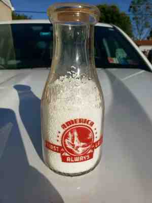 Early pint Lippincotts Dairy War Slogan milk bottle E. Rochester Ohio