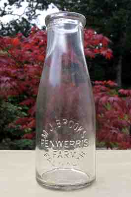 VINTAGE M.J  BROOKS PENWERRIS FARM FALMOUTH CORNWALL WIDE NECK PINT MILK BOTTLE 