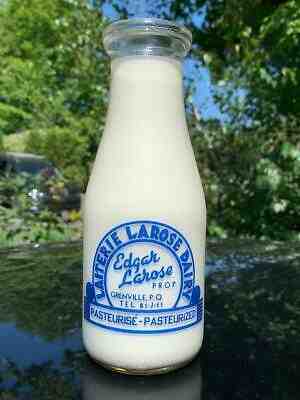 SUPERB 1930's LAITERIE LAROSE GRENVILLE QUEBEC DAIRY MILK BOTTLE PINT