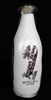 1969 Yasgur Quart Dairy Milk Bottle Woodstock Bethel NY Excellent Near Mint 