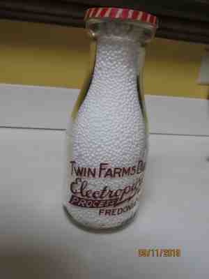  Milk Bottle Twin Farms Dairy Fredonia NY CHAUTAUQUA county pint electropure