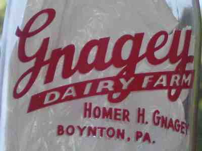 Rare 1943 1 pt. Gnagey Dairy Farm milk bottle & cap Homer H. Gnagey Boynton, Pa.