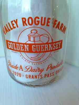 VALLEY ROGUE FARM GOLDEN GUERNSEY GRANTS PASS, OREGON   Quart Milk Bottle 