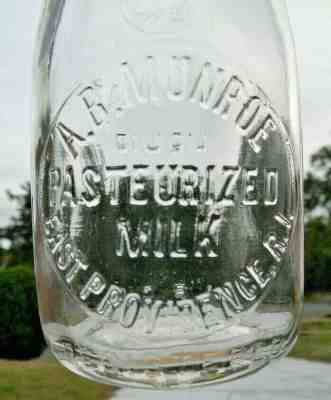 SCARCE Vintage EAST PROVIDENCE R.I. Embossed Pint MILK BOTTLE - A.B. MUNROE