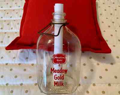 VTG One Gallon Meadow Gold Milk Bottle 1 Gal Jug Wire Bale Handle Collectible