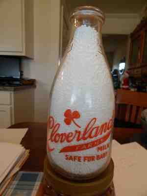   CLOVERLAND FARMS BALTIMORE MD MILK BOTTLE   ORANGE PYRO QUART     SHORT