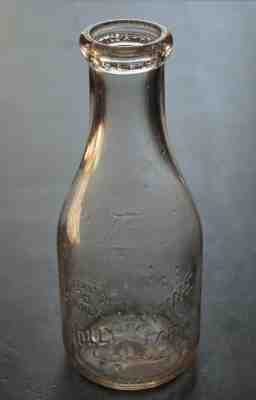 LARGE NEW JERSEY QUART MILK BOTTLE - HOLLY RAVINE FARM GLENDALE, N.J.