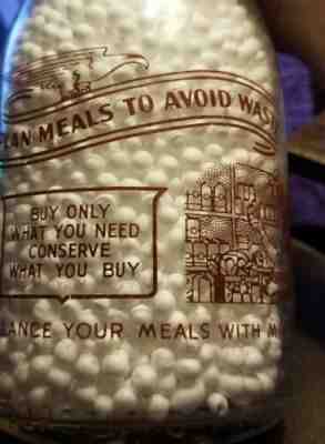 Nice War Slogan Borden's Akron Ohio Quart ACL W/ Borden's Educational Milk Cap