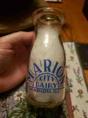 MARION ILL Half Pint blue Label MILK BOTTLE IL ILLINOIS 