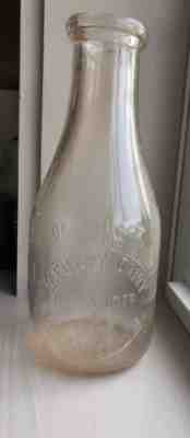 RND EMB QUART MEDARY DAIRY H W HAUSER & SONS LA CROSSE WISCONSIN WI MILK BOTTLE 