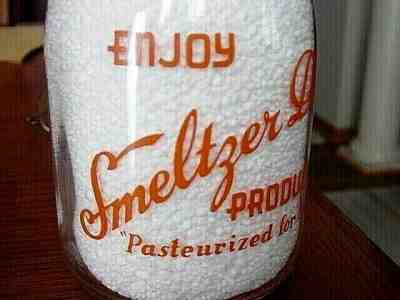 TRPQ 1940s SMELTZER Elberta MICHIGAN Mich. Mi. Quart dairy milk bottle FRANKFORT