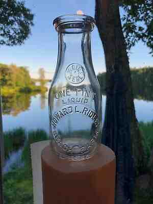 Howard L. Ridley - BEACH FARM - Wells, ME - Pint Maine Milk Bottle 