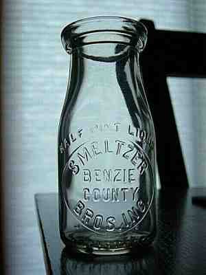 1930's SMELTZER Elberta MICHIGAN Mich. Mi. 1/2 pint dairy milk bottle FRANKFORT