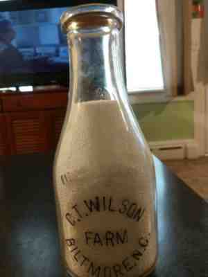 Hard To Find Quart C.T. Wilson Farm Dairy  Milk Bottle Biltmore,NC 