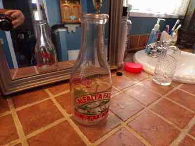 Vintage Alfalfa Farm Leipsic Ohio Glass Quart Milk Bottle Dairy MINTY!