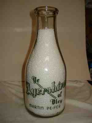 TRPQ Martin Peifer Ayershire Dairy Oley, Pa. Berks County 1945 Milk Bottle