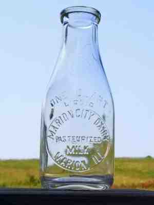 Sharp MARION CITY DAIRY Milk Bottle MARION IL Illinois Quart Nice!