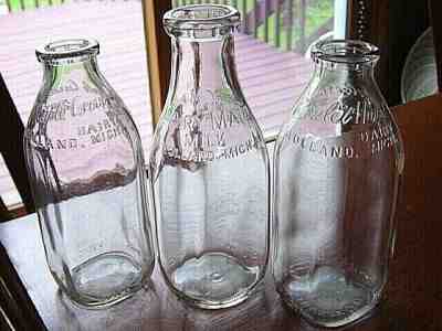 3) 1950's Dairy Maid RIVULET HURST Holland MICHIGAN Mich. Mi. Quart milk bottle