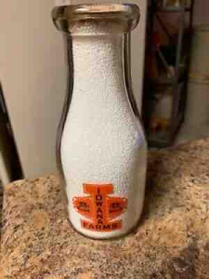 TRPP IOWANA FARMS ONE PINT MILK BOTTLE DAVENPORT IOWA IA GREAT GRAPHICS