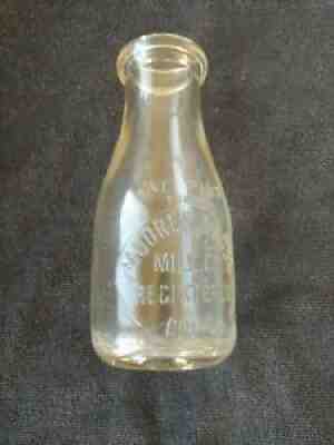 Vintage Columbus ,OH MOORES & ROSSÂ  PINT SLUG PLATE EMB MILK BOTTLE * VERY NICE*