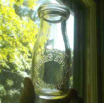 MARION,OHIO MOORES & ROSS 1/2 PINT SLUG PLATE EMB MILK BOTTLE SHINY MINT