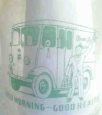 CLOVER FARMS DAIRY Pint PYRO Milk Bottle READING PA MILK TRUCK PICTURE RARE