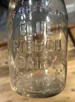 OH Ohio Circleville Blue Ribbon Dairy Pickaway County 1/2 Pint Milk Bottle