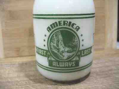 PATRIOTIC QUART OAKHURST PORTLAND MAINE MILK BOTTLE AMERICA FIRST WITH EAGLE