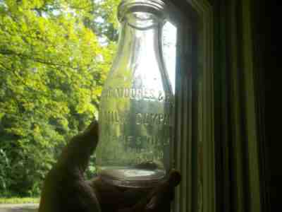 ZANESVILLE,OHIO THE MOORES & ROSS MILK CO PINT BOLD EMB MILK BOTTLE