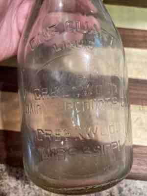 Greenwoodï¿¼ Mississippi Quart Milk Bottle, Greenwood Dairy Products Companyï¿¼