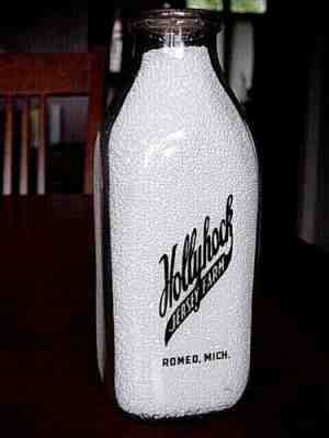 1950's HOLLYHOCK JERSEY FARM Romeo MICHIGAN Mich. MI. Quart dairy milk bottle