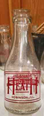 QT Red Pyro Heath Farm Dairy Robinson Illinois Crawford Co Milk Bottle