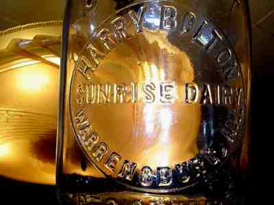 NICE VINTAGE HARRY BOLTON SUNRISE DAIRY WARRENSBURG N.Y. QUART MILK BOTTLE