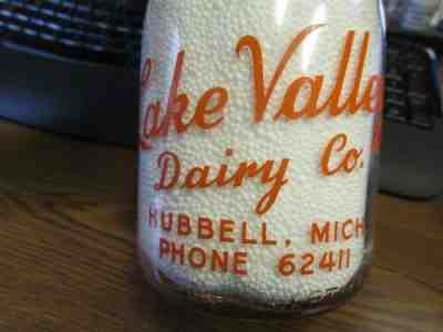 Hubbell, Michigan Lake Valley Dairy Co. TRPQ Milk Bottle farm scene w/ cows barn