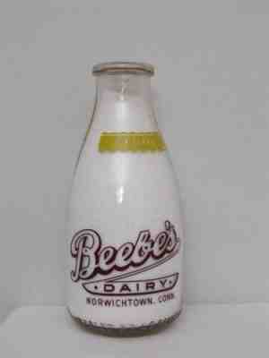 SRPQ Milk Bottle Beebe Beebe's Dairy Farm 40 Town St Norwichtown CT 2-Color 1946