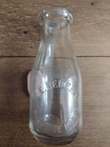 C E NEIDERER HILLSIDE DAIRY MILK BOTTLE IRISHTOWN NEW OXFORD MCSHERRYSVILLE PA