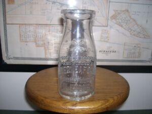 Tough J. Hohlfelder Cloverleaf Dairy Glencoe Illinois 1/2 Pint Milk Bottle!