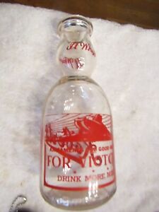 WW2 ROBERTS DAIRY Armaments Good Health for Victory Quart Milk Bottle CREAM TOP