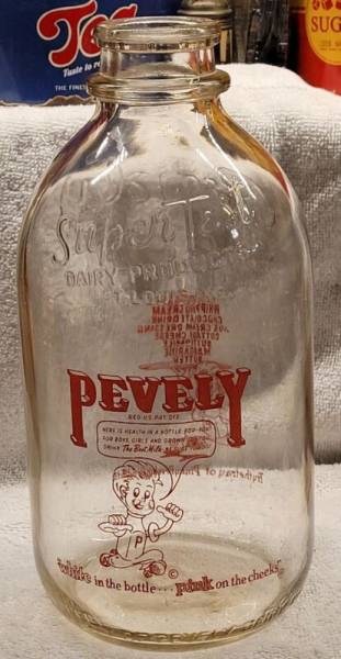 PEVELY DAIRY ST. LOUIS MISSOURI AWESOME GRAPHICS OF BOY ACL ROUND HALF GALLON