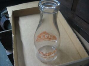 QUART DAIRY MILK BOTTLE MUMPER'S ELIZABETHTOWN PA BARN HOUSE PICTURE