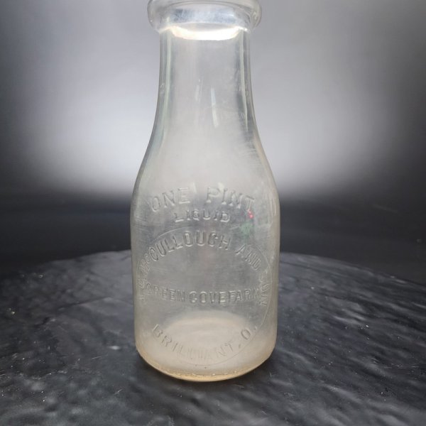 GREEN COVE FARM J.C. McCULLOUGH & SON BRILLIANT OHIO EMBOSSED PINT MILK BOTTLE
