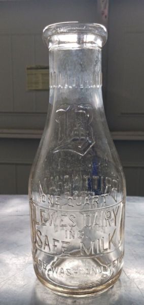 BRITTINGHAM BROS.LEWES DAIRY LEWES, DELAWARE QUART MILK BOTTLE