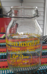 NICE VINTAGE ROBERTSON JERSEY FARM DAIRY MILK BOTTLE / JUG JAR MOLOLLA OR OREGON