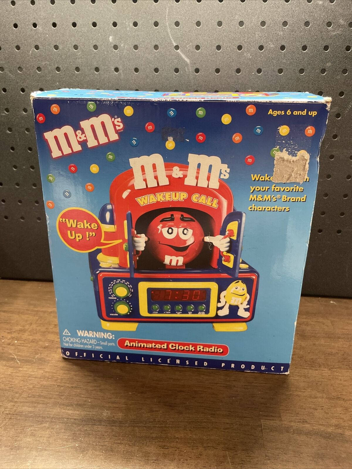 M & M's VINTAGE ANIMATED CLOCK RADIO BRAND NEW IN FACTORY SEALED BOX RARE FIND