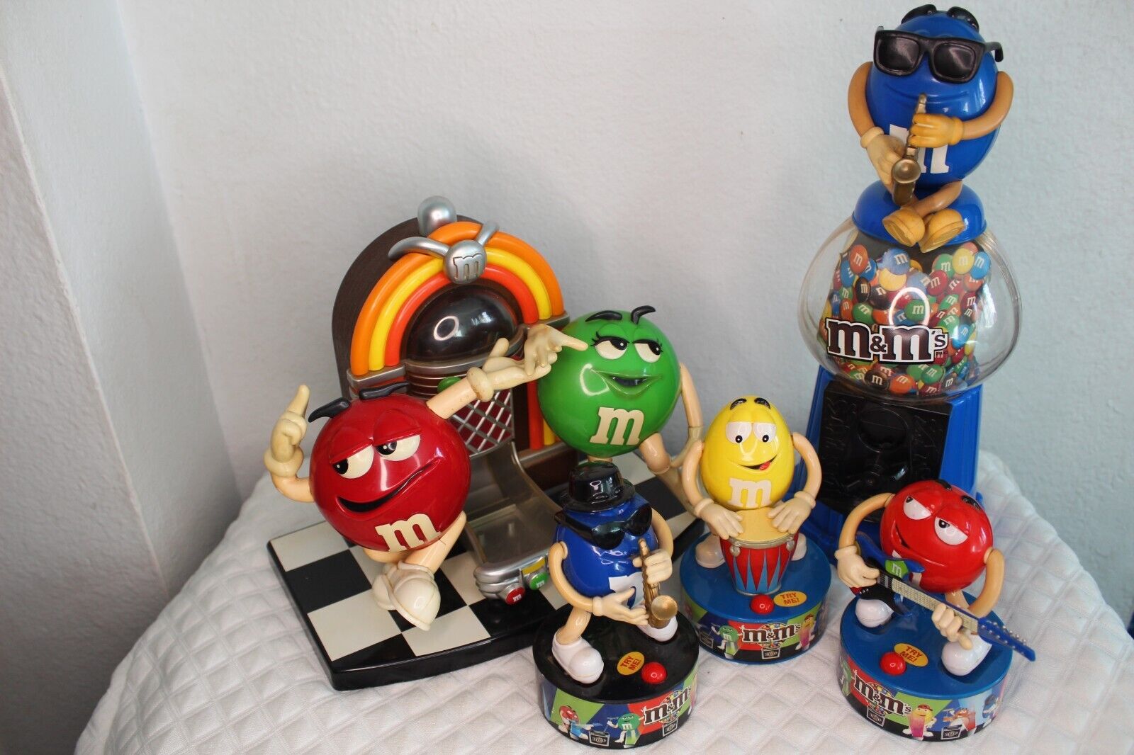 Mms Rocks M&Ms Collectibles : Rock Roll Jukebox Candy Dispenser Value Guide ...