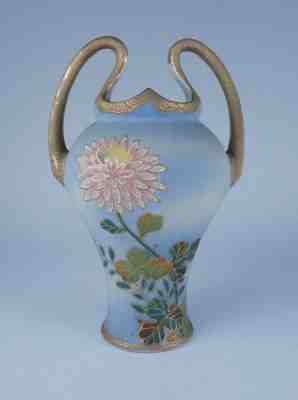 Antique Royal Kinjo Sharkskin Coralene Hand Painted Nippon Art Nouveau Vase