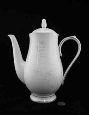 NORITAKE VIRTUE #2934 COFFEE SERVING POT WITH LID MINT!